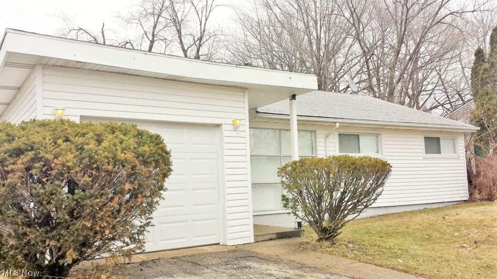 1985 Cliffview Road Cleveland, OH 44121 - Photo 1 of 17