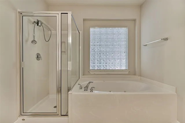 $565,000 | 7 Raindance Court, The Woodlands, TX 77385