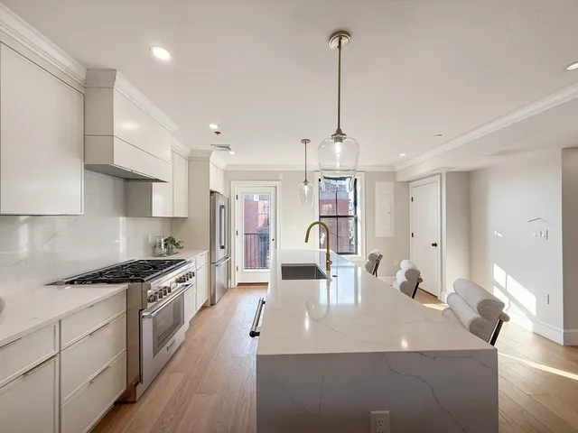 $2,465,000 | 667 Tremont Street, Unit 4, Boston, MA 02118