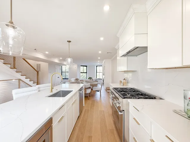 $2,465,000 | 667 Tremont Street, Unit 4, Boston, MA 02118