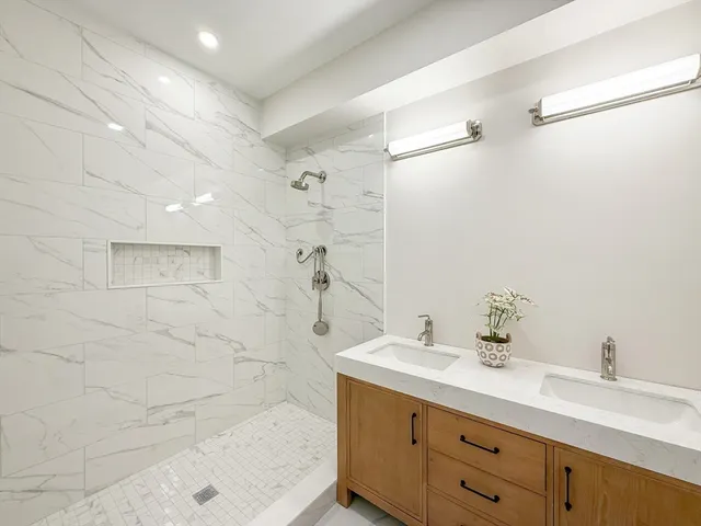 $2,465,000 | 667 Tremont Street, Unit 4, Boston, MA 02118