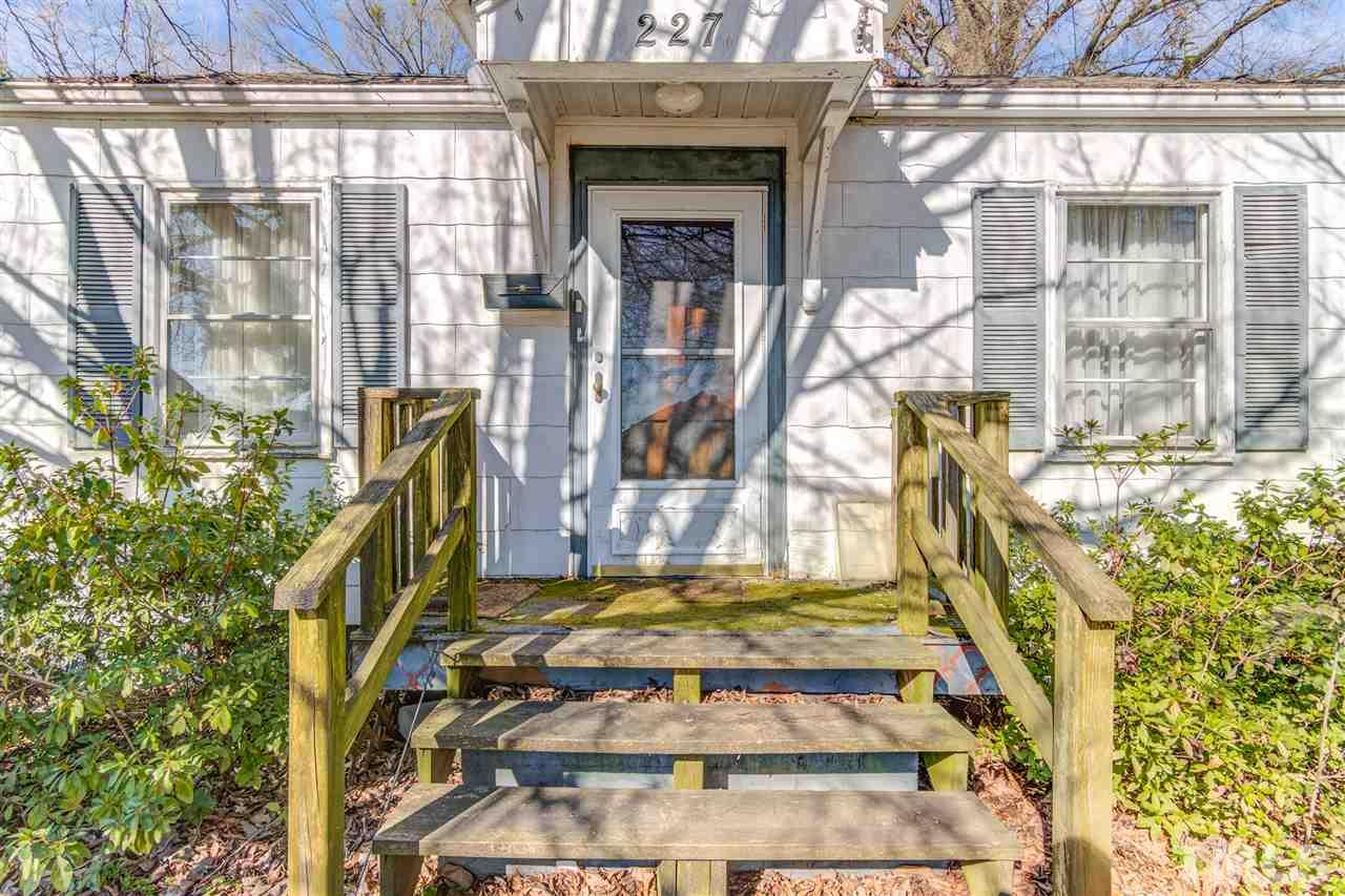 227 Georgetown Road Raleigh, NC 27608 - Photo 3 of 25