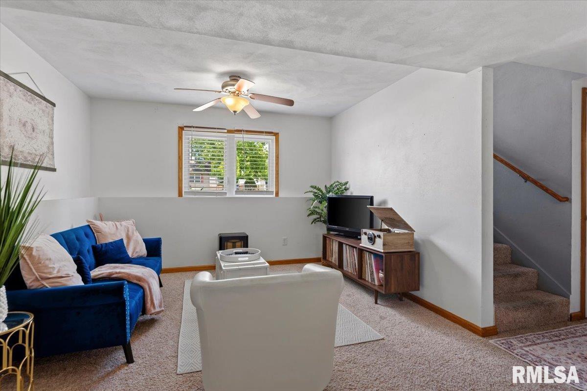 3028 Sutherland Road Springfield, IL 62702 - Photo 17 of 38