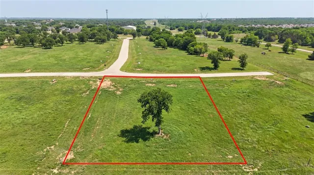 a view of a back yard