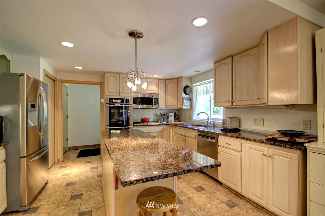 320 North Waugh Road Mount Vernon, WA 98273 - Photo 5 of 25 Gallery Image 5