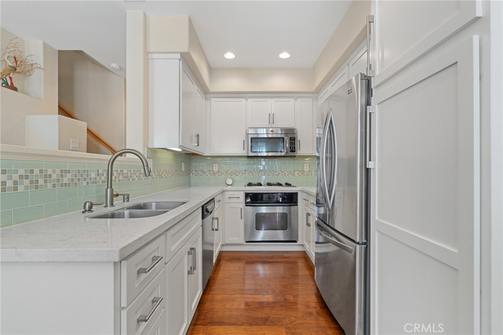 3073 Via Maximo Carlsbad, CA 92009 - Photo 5 of 21 Kitchen