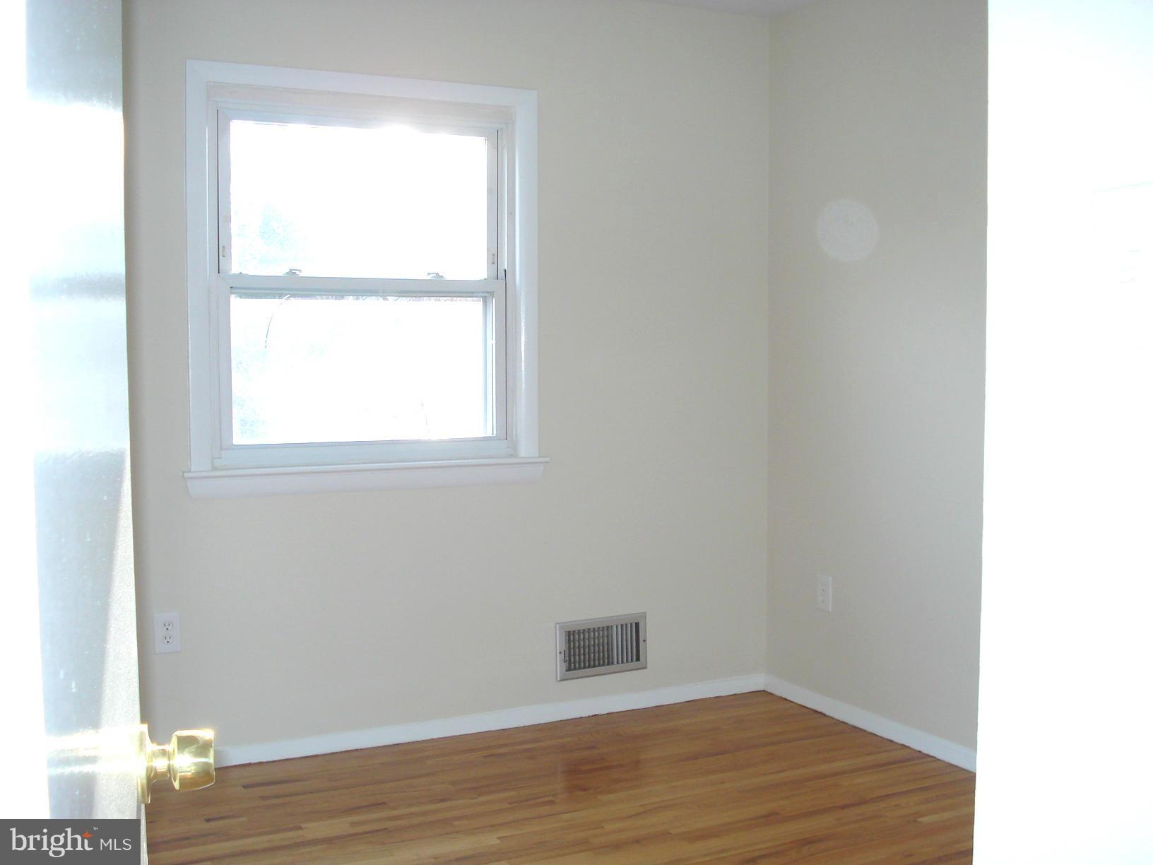 208 Rolling Road Gaithersburg, MD 20877 - Photo 11 of 26 Bedroom 1a