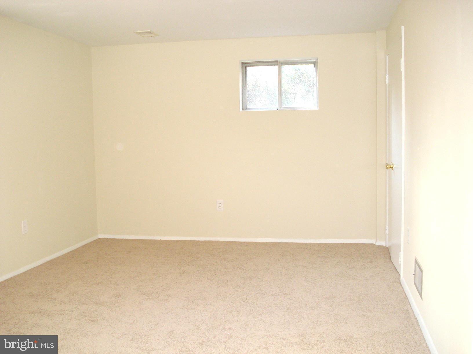 208 Rolling Road Gaithersburg, MD 20877 - Photo 18 of 26 Bedroom 3 a