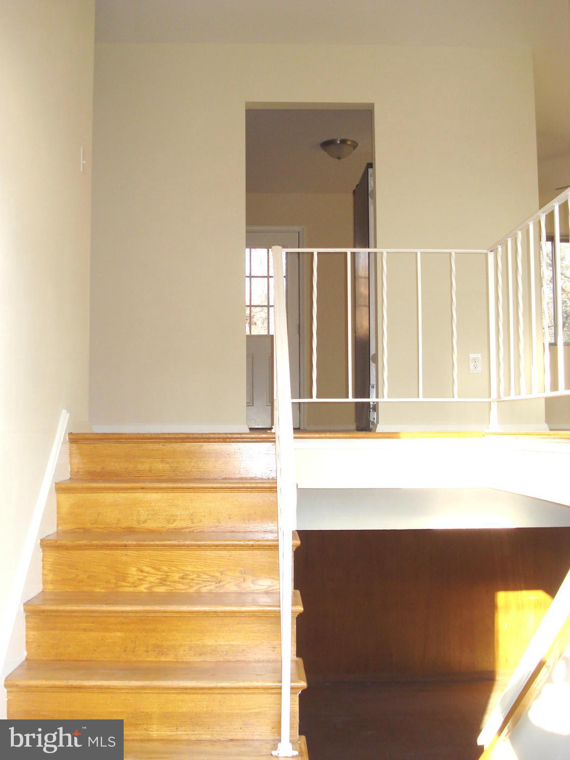 208 Rolling Road Gaithersburg, MD 20877 - Photo 2 of 26 Entry foyer