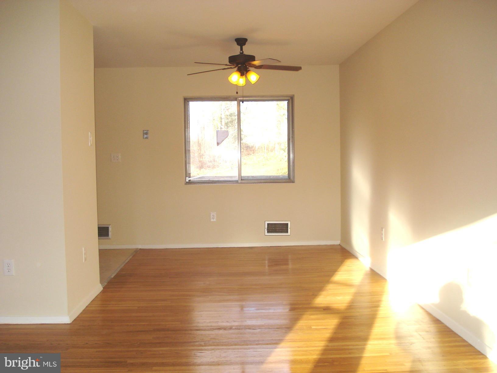 208 Rolling Road Gaithersburg, MD 20877 - Photo 3 of 26 Dining Room
