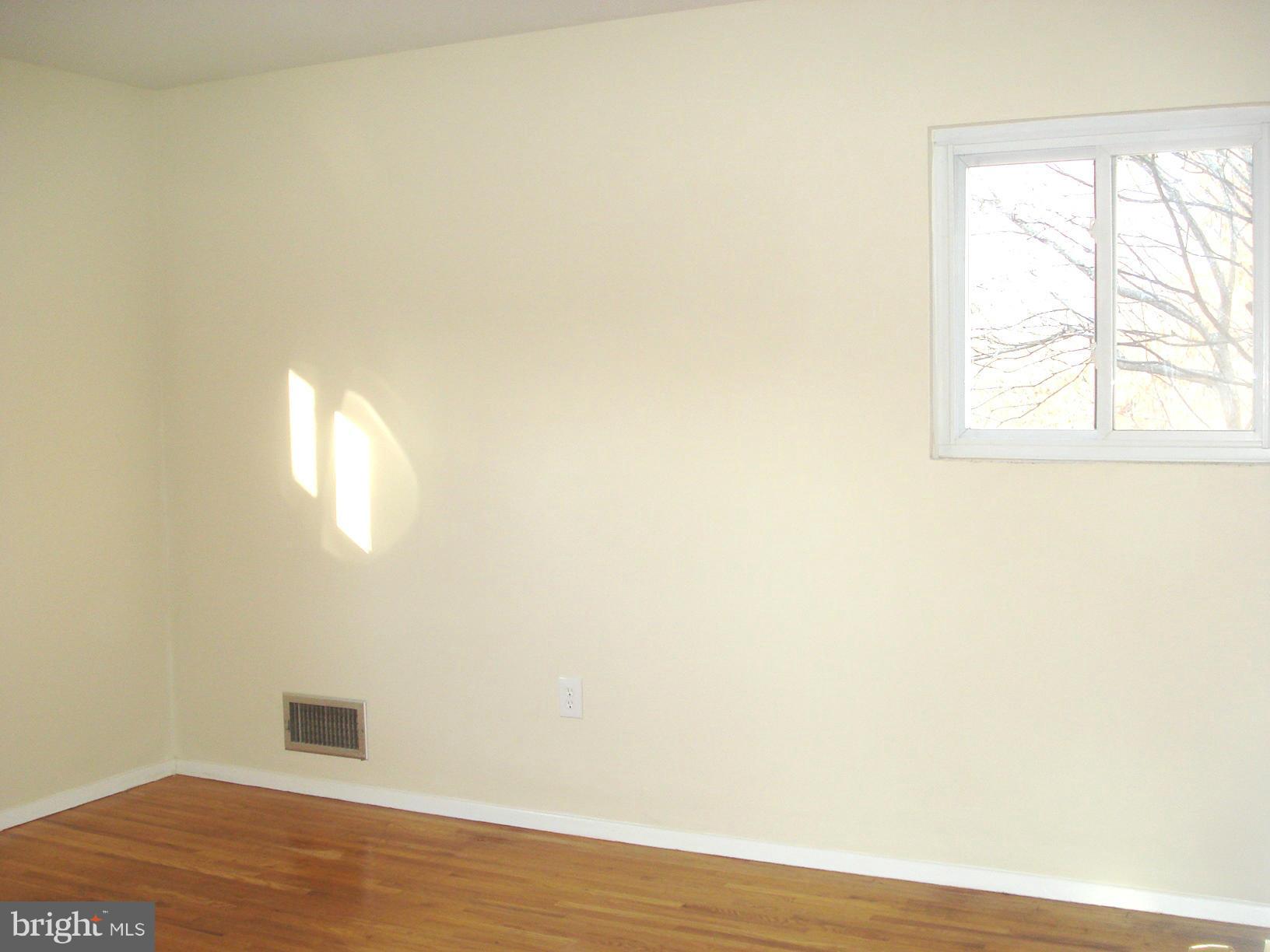 208 Rolling Road Gaithersburg, MD 20877 - Photo 8 of 26 Bedroom (Master) 2