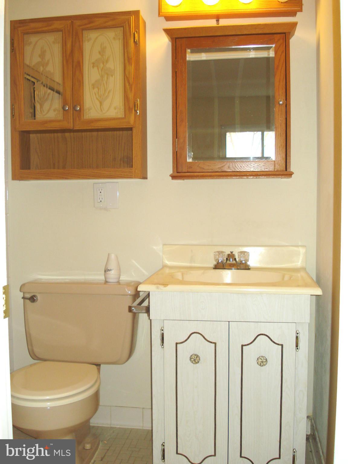 208 Rolling Road Gaithersburg, MD 20877 - Photo 10 of 26 Bath 1 B