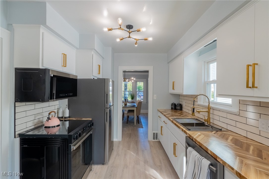 2227 Cranston Road Cleveland, OH 44118 - Photo 10 of 33