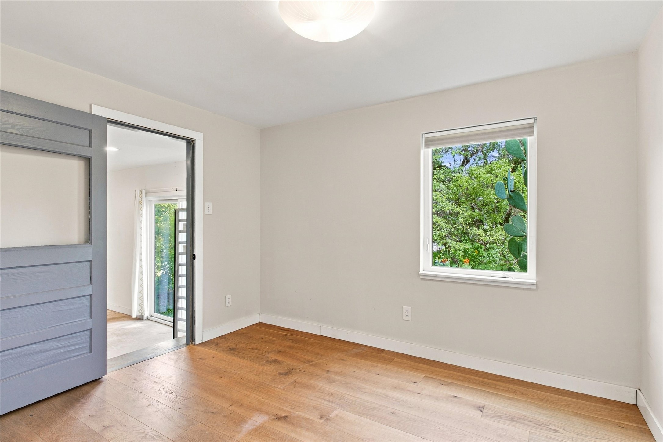 7200 Albert Road Austin, TX 78745 - Photo 13 of 17 Hardwood floors and a sun-filled window create a welcoming atmosphere in this versatile room.