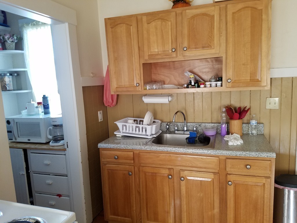 479 High Street Clinton, MA 01510 - Photo 3 of 17 Gallery Image 3