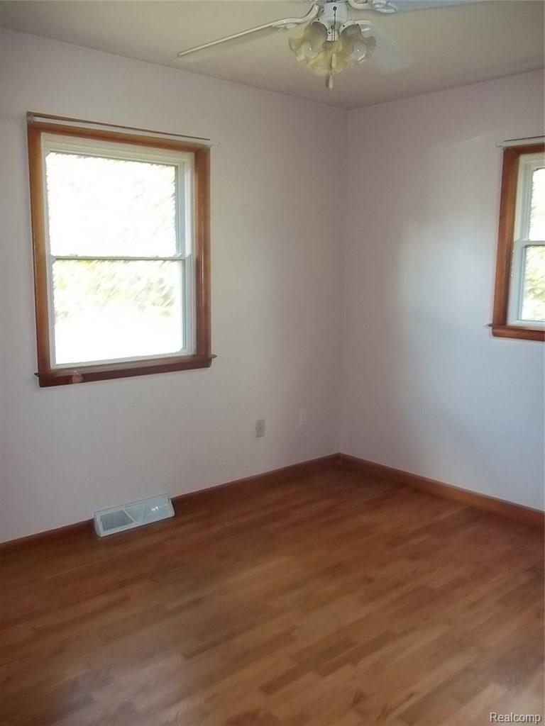 1450 Glen Road Howell, MI 48843 - Photo 20 of 31 Master Bedroom Beautiful wood floors!