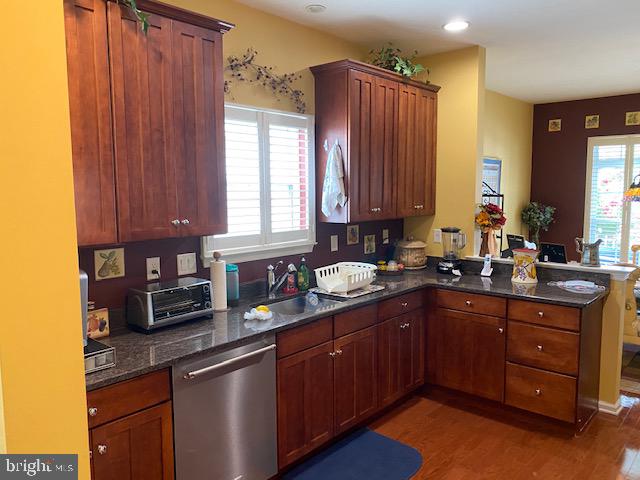 307 Mcclellan Road Egg Harbor Township, NJ 08234 - Photo 5 of 21 Kithcen Tall cabinets, Granite