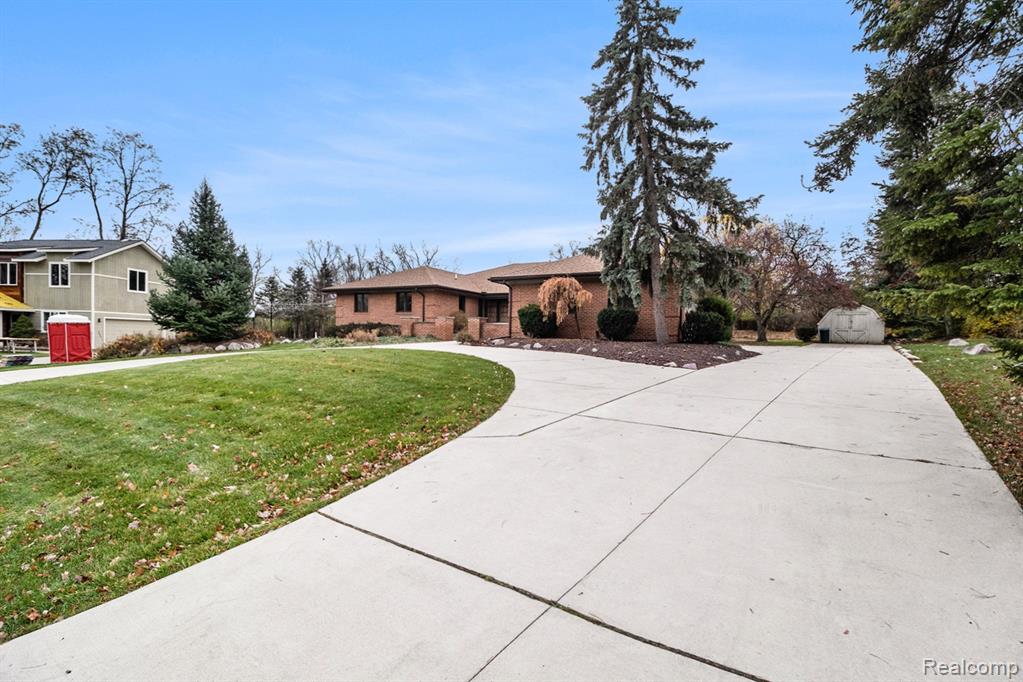 26032 Steele Road Farmington Hills, MI 48331 - Photo 36 of 38