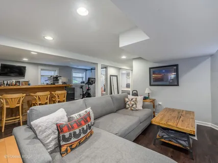 $850,000 | 4421 North Troy Street, Chicago, IL 60625