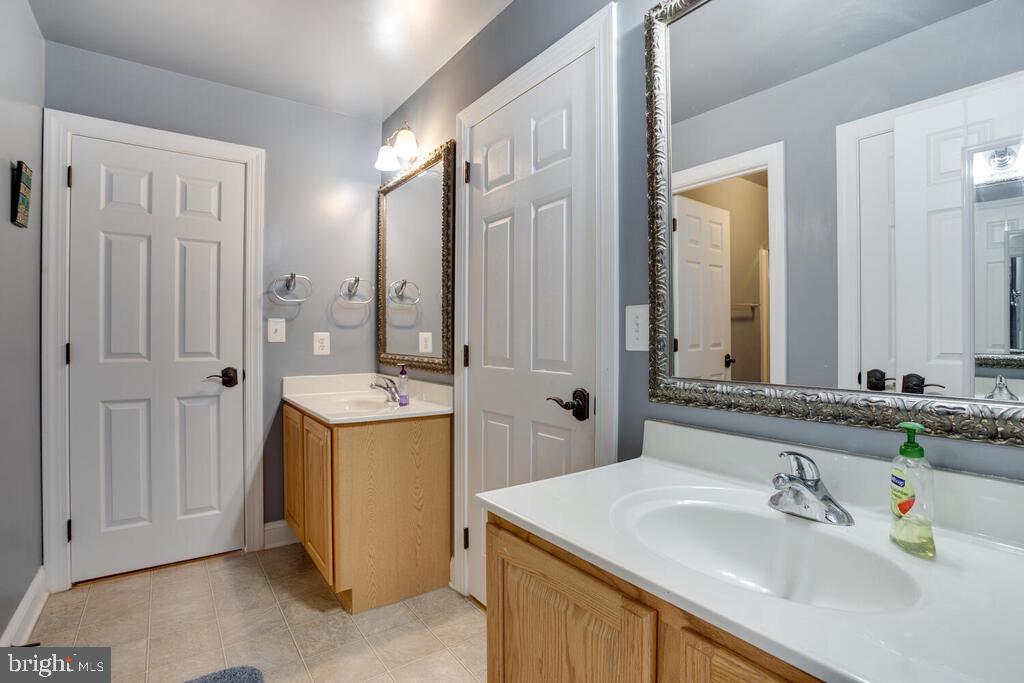 2009 Baythorne Road Prince Frederick, MD 20678 - Photo 18 of 39 Jack & Jill Bathroom
