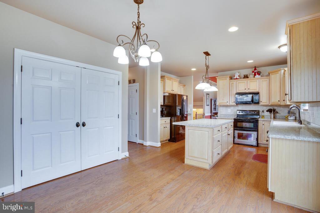 2009 Baythorne Road Prince Frederick, MD 20678 - Photo 33 of 39 Kitchen - Table area - Large Pantry