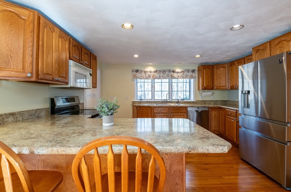 133 Topsfield Road Ipswich, MA 01938 - Photo 6 of 42