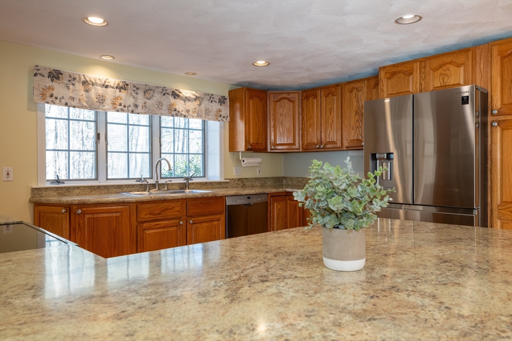 133 Topsfield Road Ipswich, MA 01938 - Photo 7 of 42
