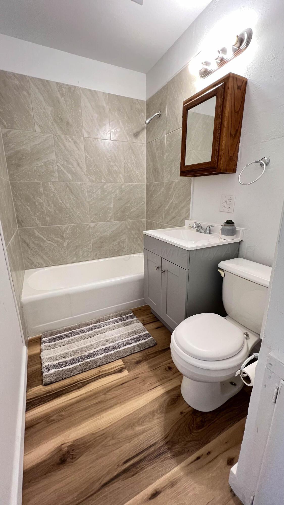 4410 South Ong Street Amarillo, TX 79110 - Photo 14 of 22 a bathroom with a toilet a sink and bathtub