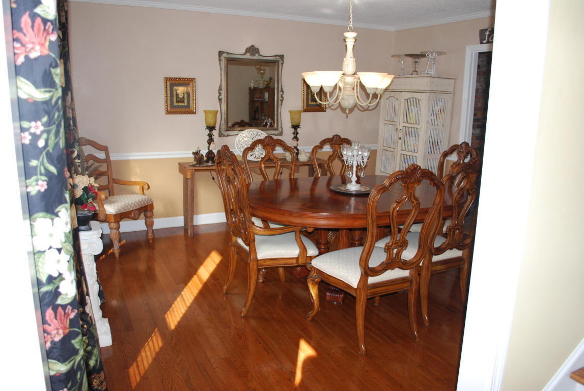 728 Stone Crest Circle Chattanooga, TN 37421 - Photo 11 of 23 728 Stone Crest dining room