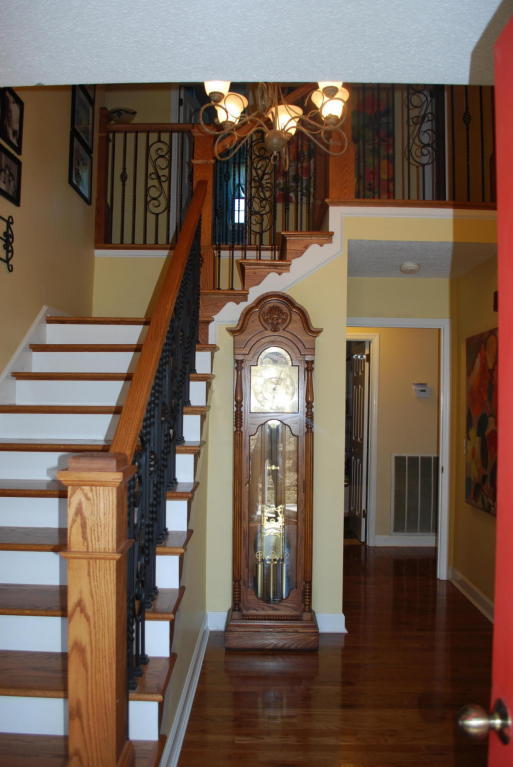 728 Stone Crest Circle Chattanooga, TN 37421 - Photo 4 of 23 728 Stone Crest foyer
