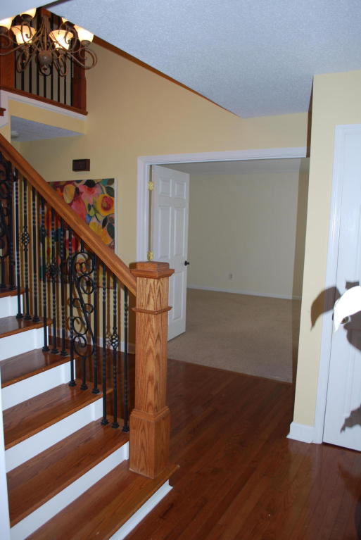 728 Stone Crest Circle Chattanooga, TN 37421 - Photo 5 of 23 728 Stone Crest stairs