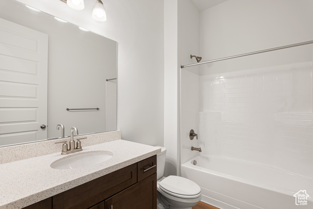 549 North Legend Circle, Unit C/466 Mapleton, UT 84664 - Photo 31 of 39 Bathroom with vanity and shower / washtub combination