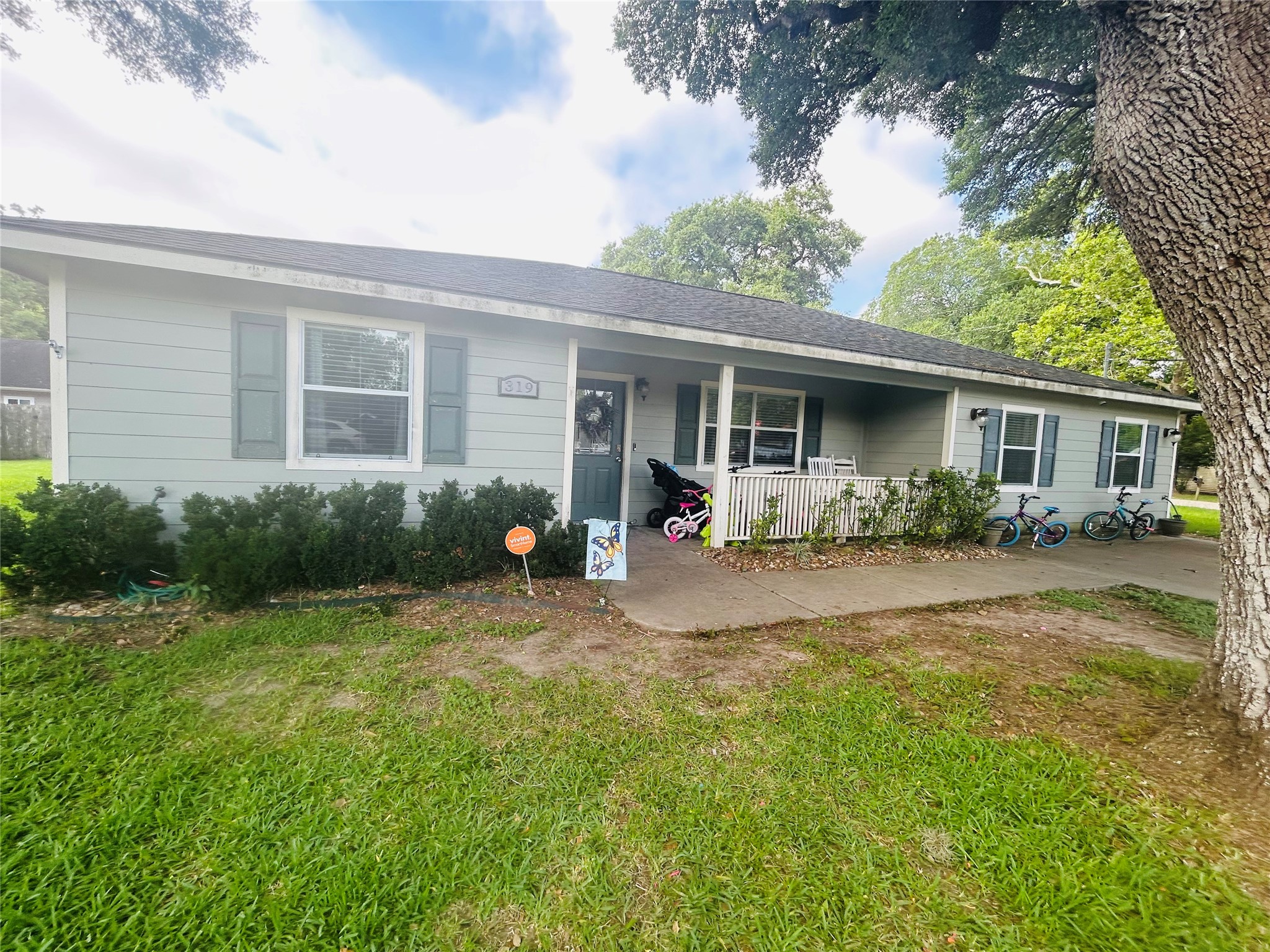 319 Jones Street Columbus, TX 78934 - Photo 1 of 15 Front of home
