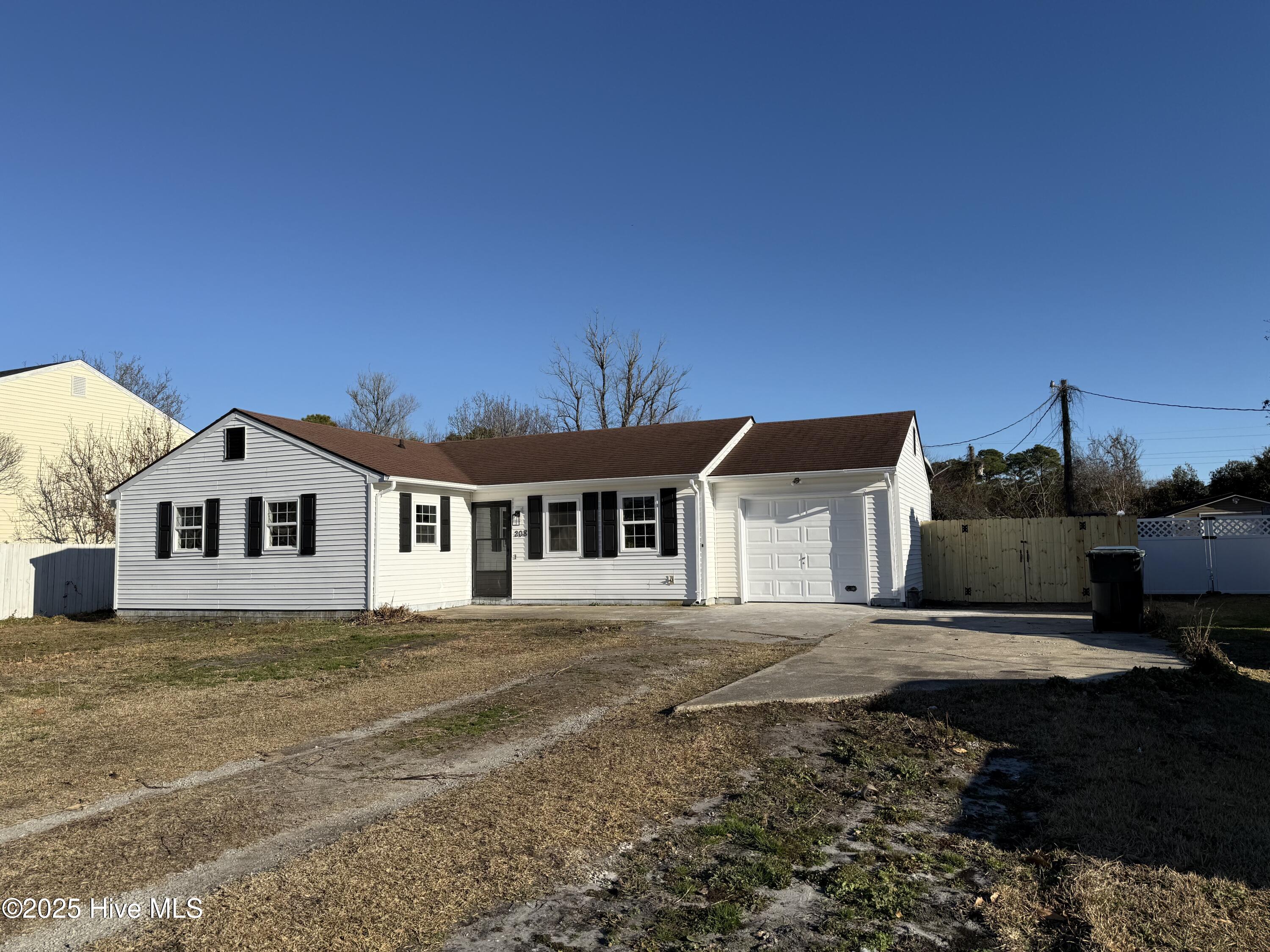 208 Murdoch Road Newport, NC 28570 - Photo 3 of 24 IMG_2572