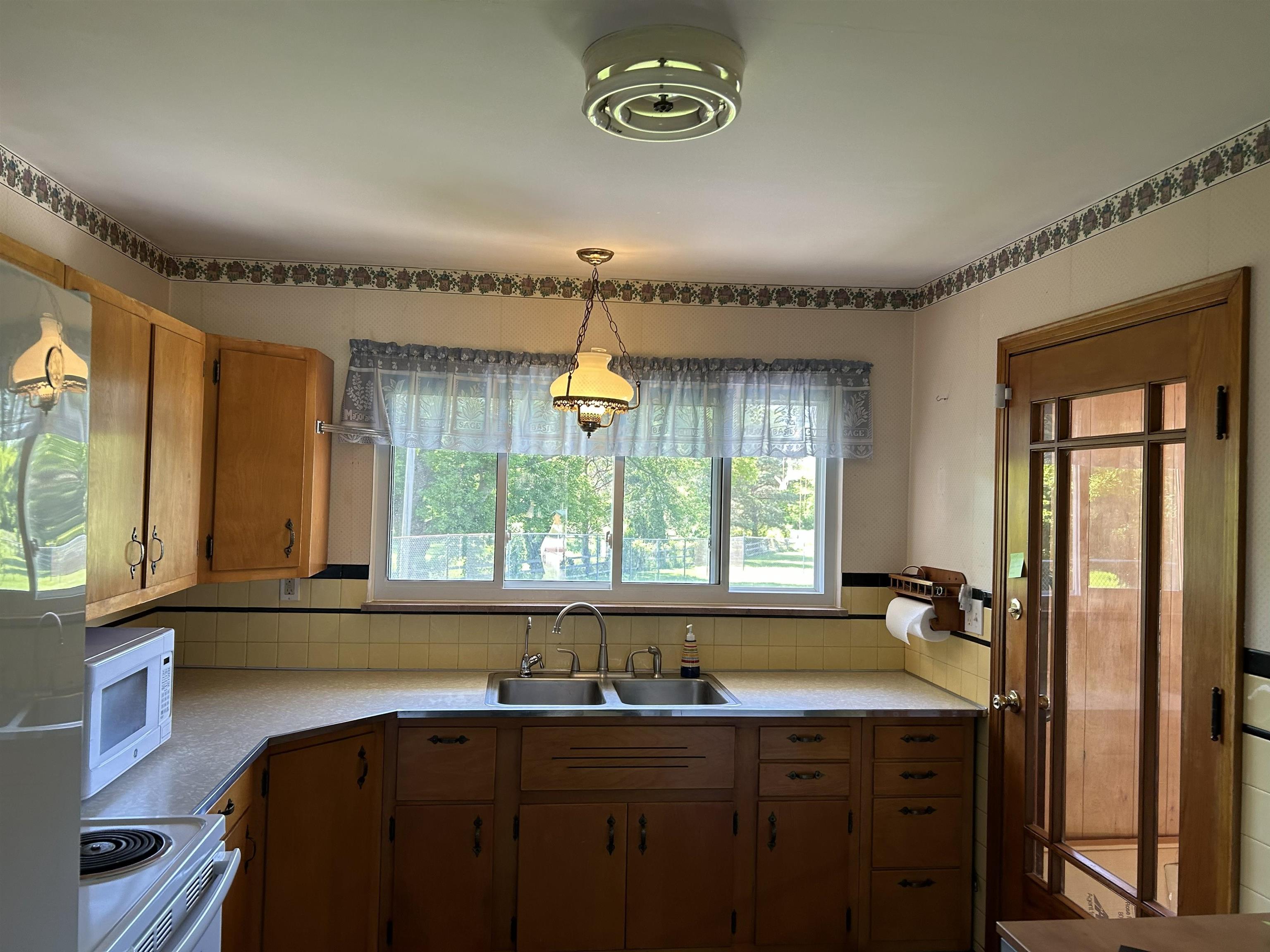10900 Lansing Road Durand, MI 48429 - Photo 4 of 42