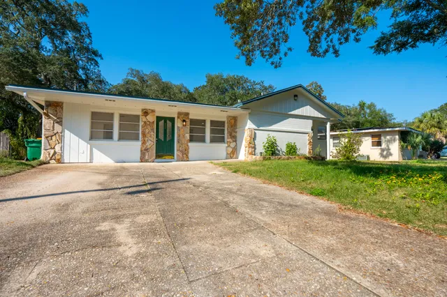 $409,000 | 209 Hawthorne Circle, Fort Walton Beach, FL 32547