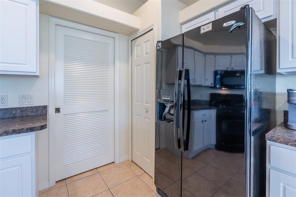 15803 Southwest 11th Court Road Ocala, FL 34473 - Photo 20 of 59 a kitchen with a refrigerator and cabinets