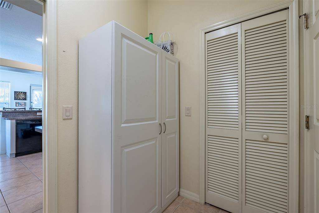 15803 Southwest 11th Court Road Ocala, FL 34473 - Photo 38 of 59 a view of a room that has a window in it