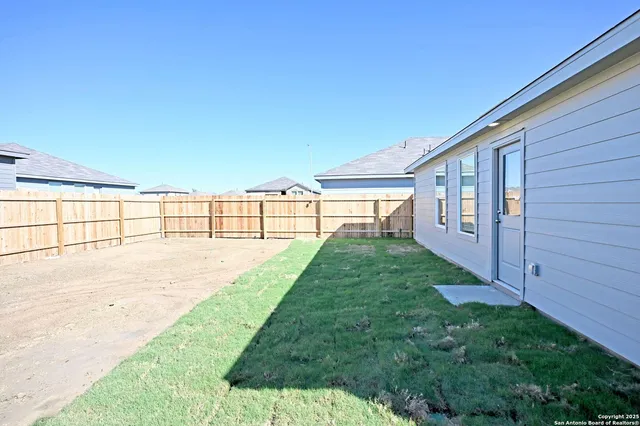 $1,495 | 1808 Stonechat, New Braunfels, TX 78130