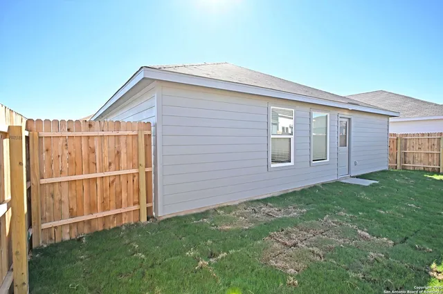 $1,495 | 1808 Stonechat, New Braunfels, TX 78130
