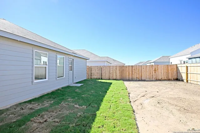 $1,495 | 1808 Stonechat, New Braunfels, TX 78130