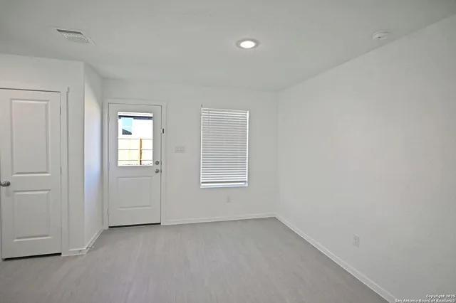 $1,495 | 1808 Stonechat, New Braunfels, TX 78130