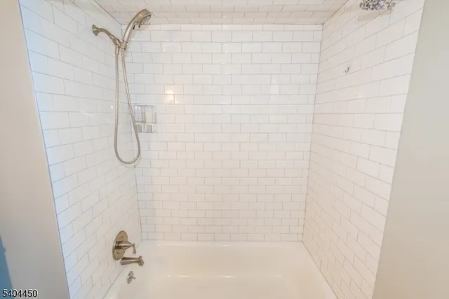 $1,850 | 191 North Beverwyck Road, Unit 1, Lake Hiawatha, NJ 07034