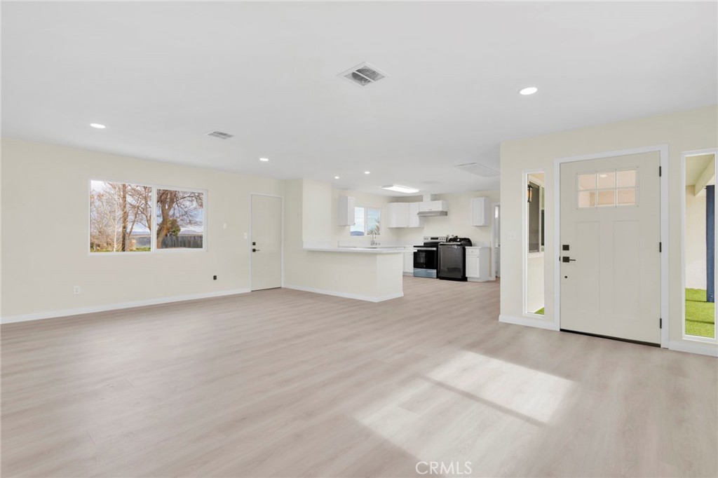 47424 Paddington Landers, CA 92285 - Photo 62 of 67 a view of a big room with closet and windows