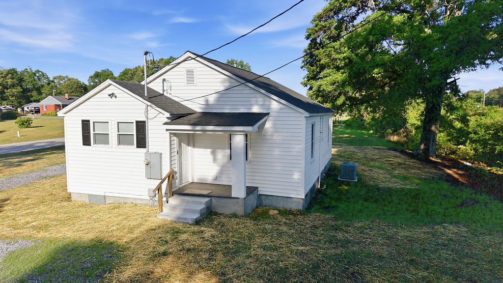 7604 Highway 252 Honea Path, SC 29654 - Photo 31 of 33 This charming home offers a spacious private yard and a covered porch perfect for relaxation.