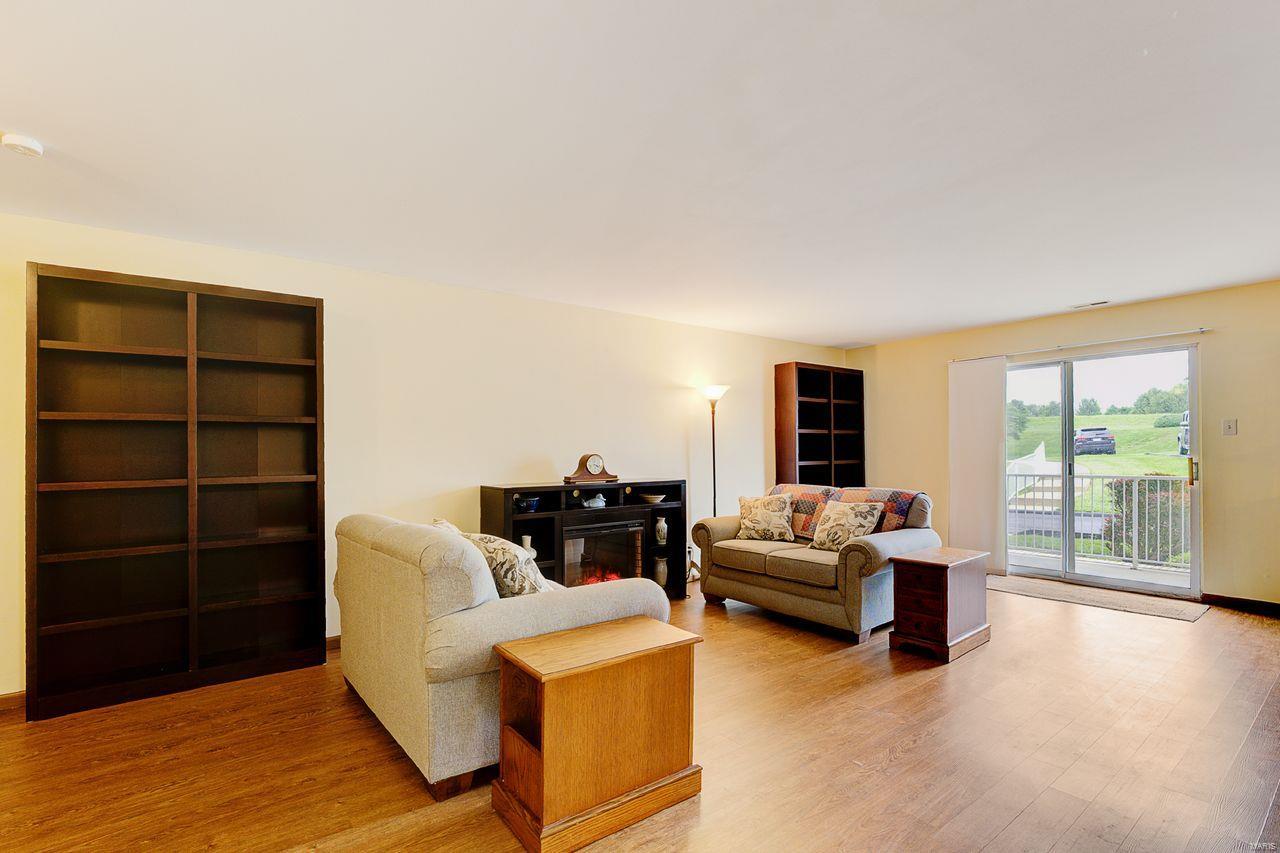 1122 Sunbolt Drive, Unit A St. Louis, MO 63129 - Photo 2 of 21