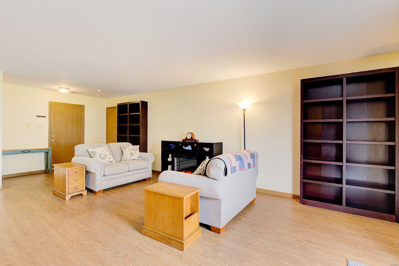 1122 Sunbolt Drive, Unit A St. Louis, MO 63129 - Photo 4 of 21
