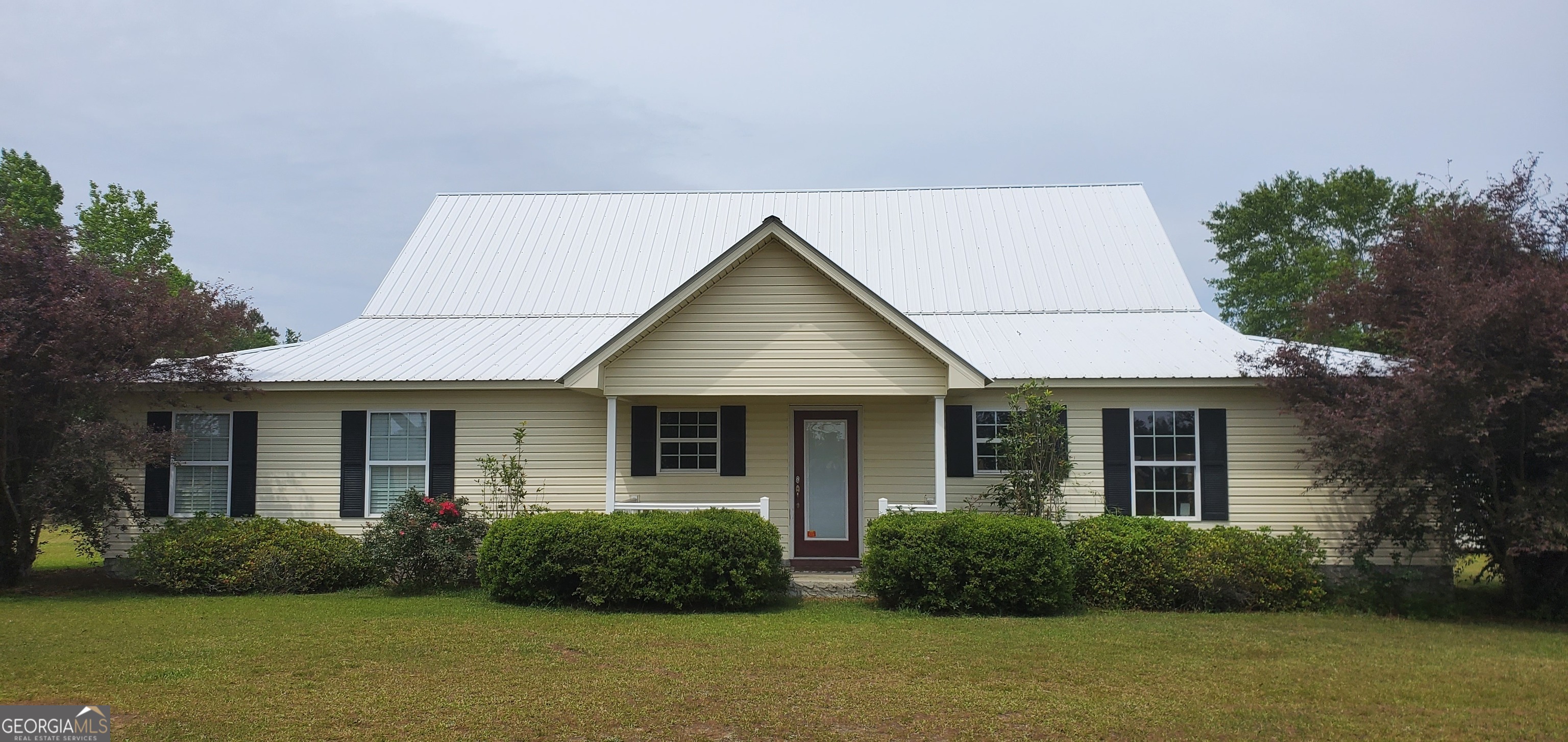 762 Old McLeod Bridge Road Adrian, GA 31002 - Photo 1 of 1 a front view of a house with garden