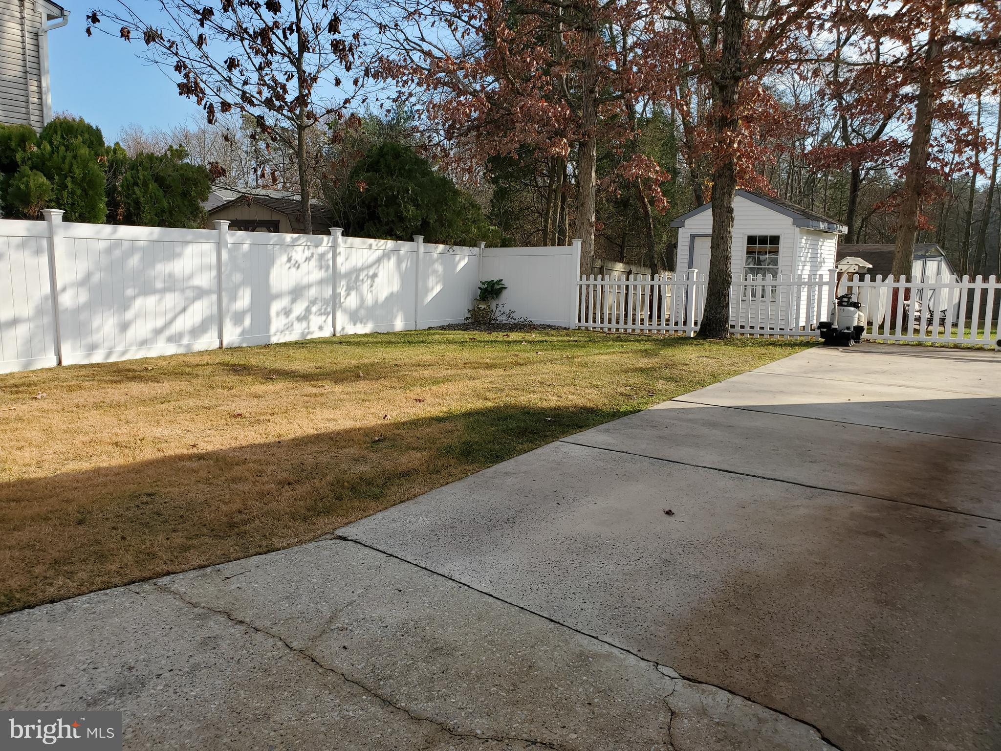 406 Spring Road Hammonton, NJ 08037 - Photo 3 of 22 Side yard w/long driveway