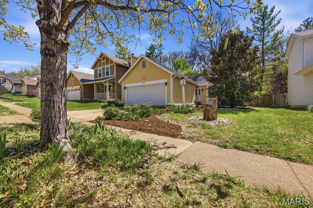 704 Ginger Wood Court Ballwin, MO 63021 - Photo 2 of 36